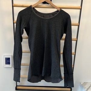 EUC long sleeve reversible Lululemon top.  Size 6